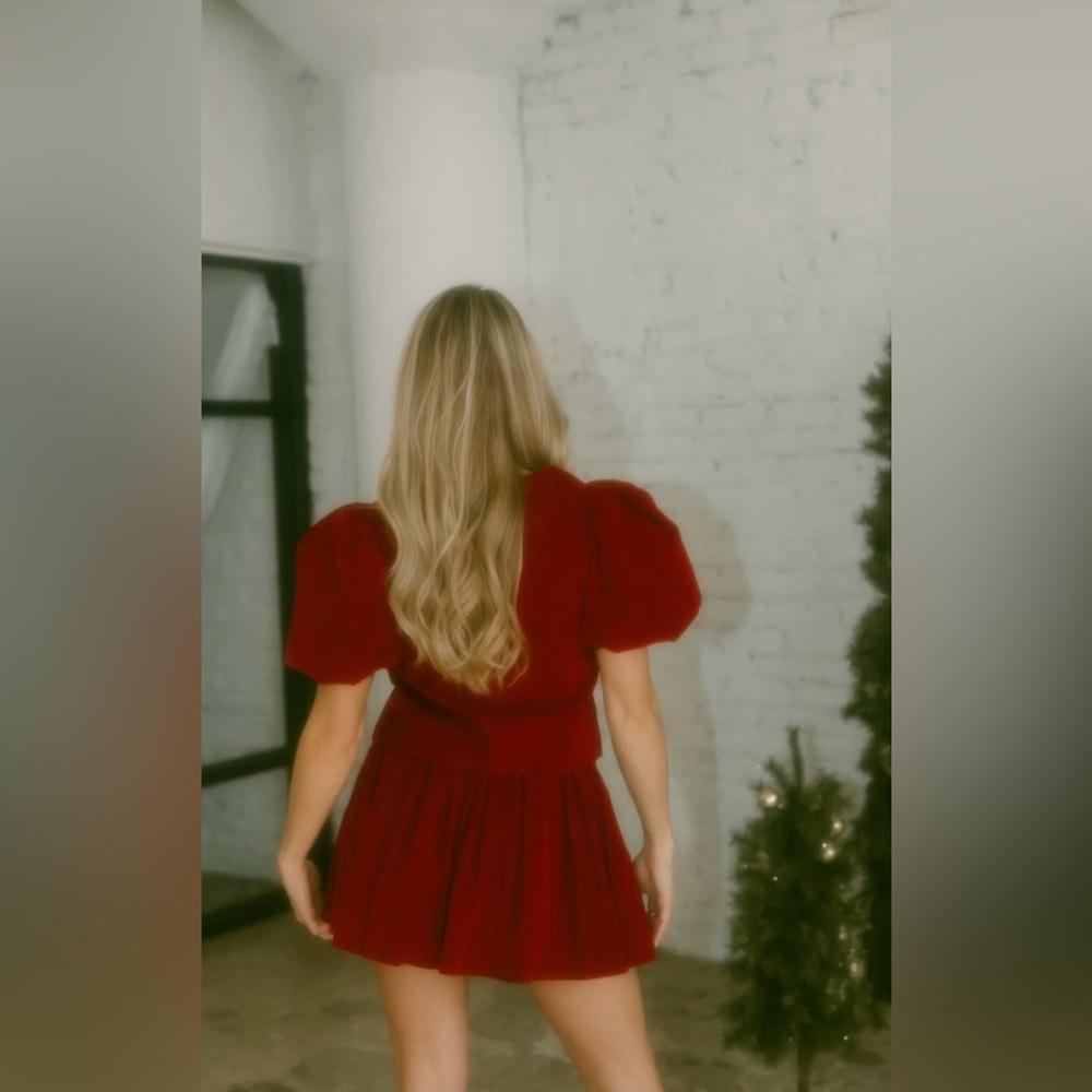 Lane 201 Merry Me Red Velvet Two-Piece Set Holiday Party, Christmas NWT Size S/M - Picture 4 of 6
